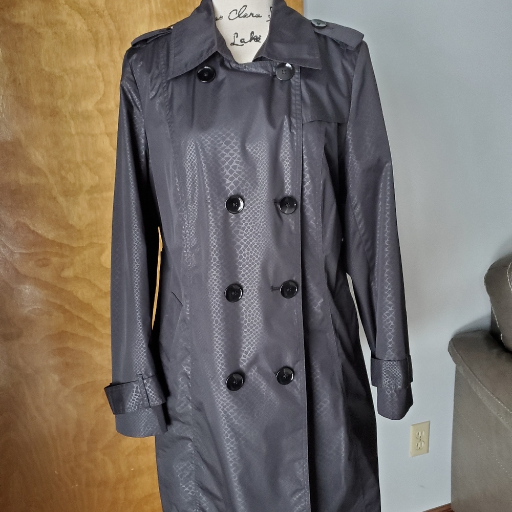 Attention coat